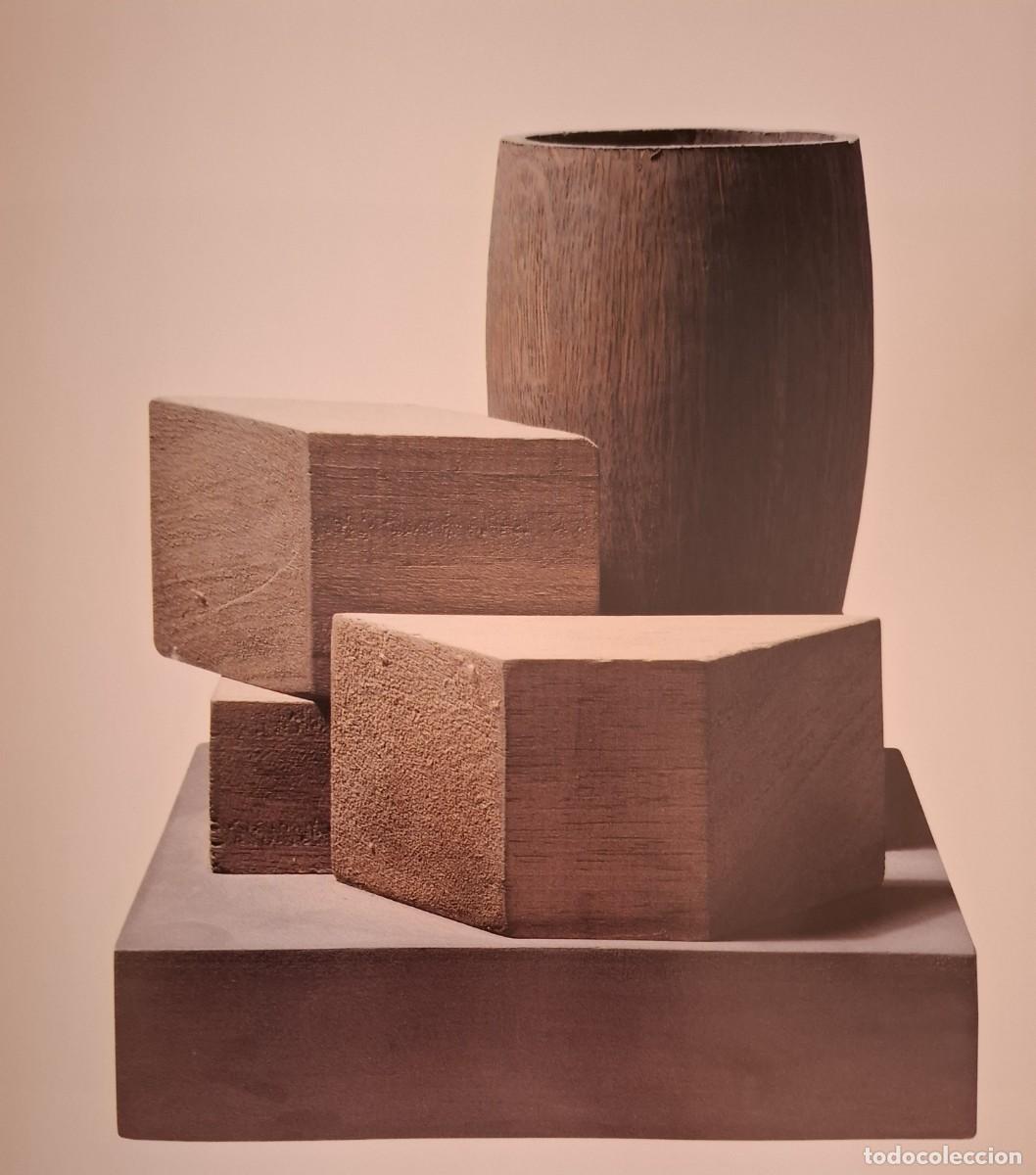Arte: 8 Bodeg&oacute;n de esquinas, 1986 Escultura de madera y chapa 23 x 26,3 x 18 cm. (Vol. I) - Foto 8