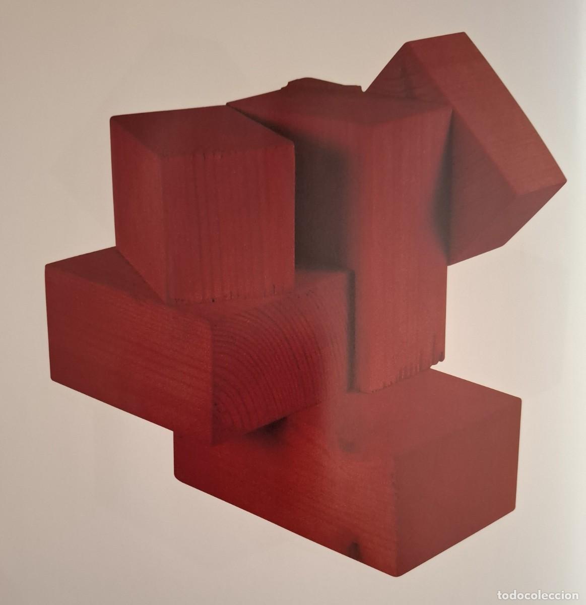 Arte: 27 Construcci&oacute;n Madd VIII, 1979 Esclta de madera pintada 22 x 18,5 x 20,5 cm. (Vol. II) - Foto 27