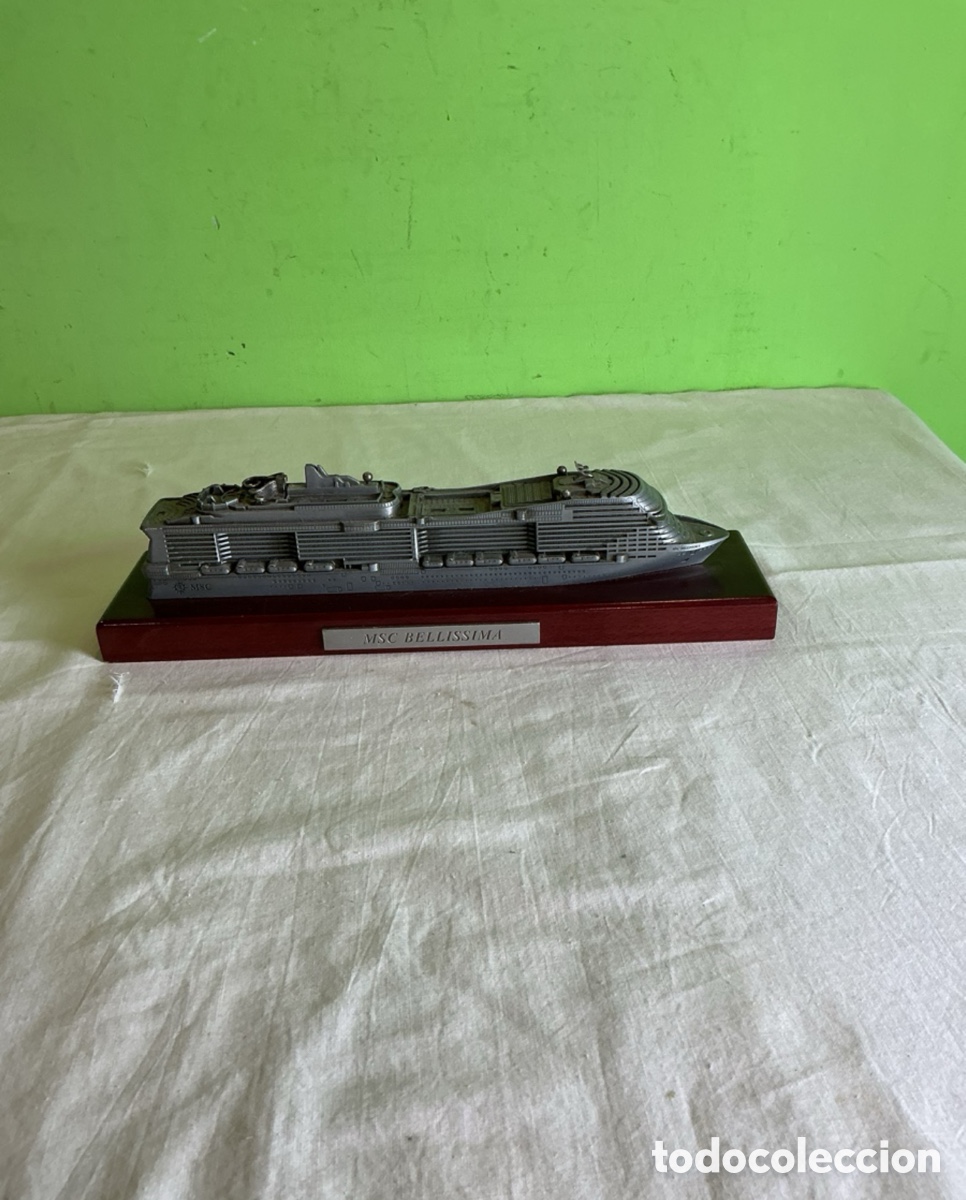 Arte: Escultura barco crucero MSC Bellissima sobre peana de madera - pieza decorativa coleccionismo naval
