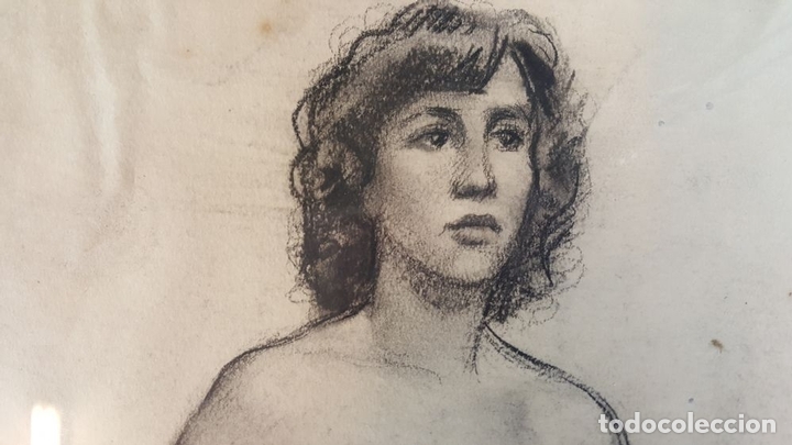mujer desnuda. dibujo al carbon sobre papel. an Comprar