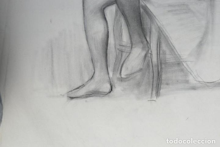 dibujo al carboncillo desnudo masculino con des Comprar