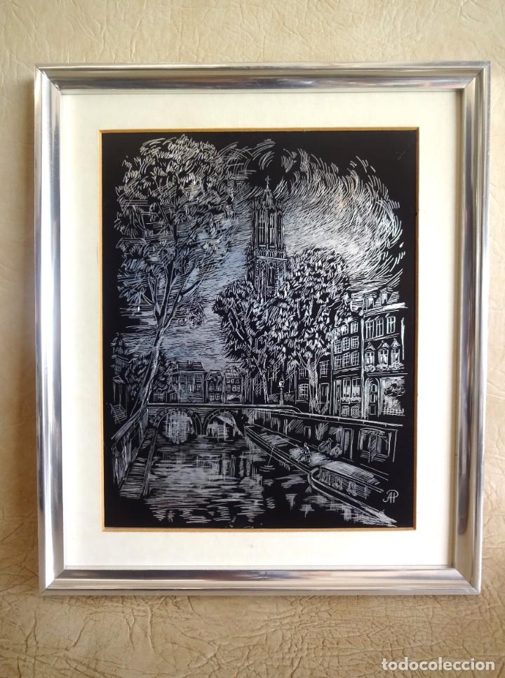 Art: cuadro paisaje ciudad norte europa firmado AP trazado a mano en fondo plateado y capa negra