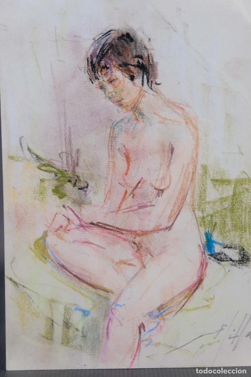 Arte: Dibujo a cera de mujer sentada - Foto 2