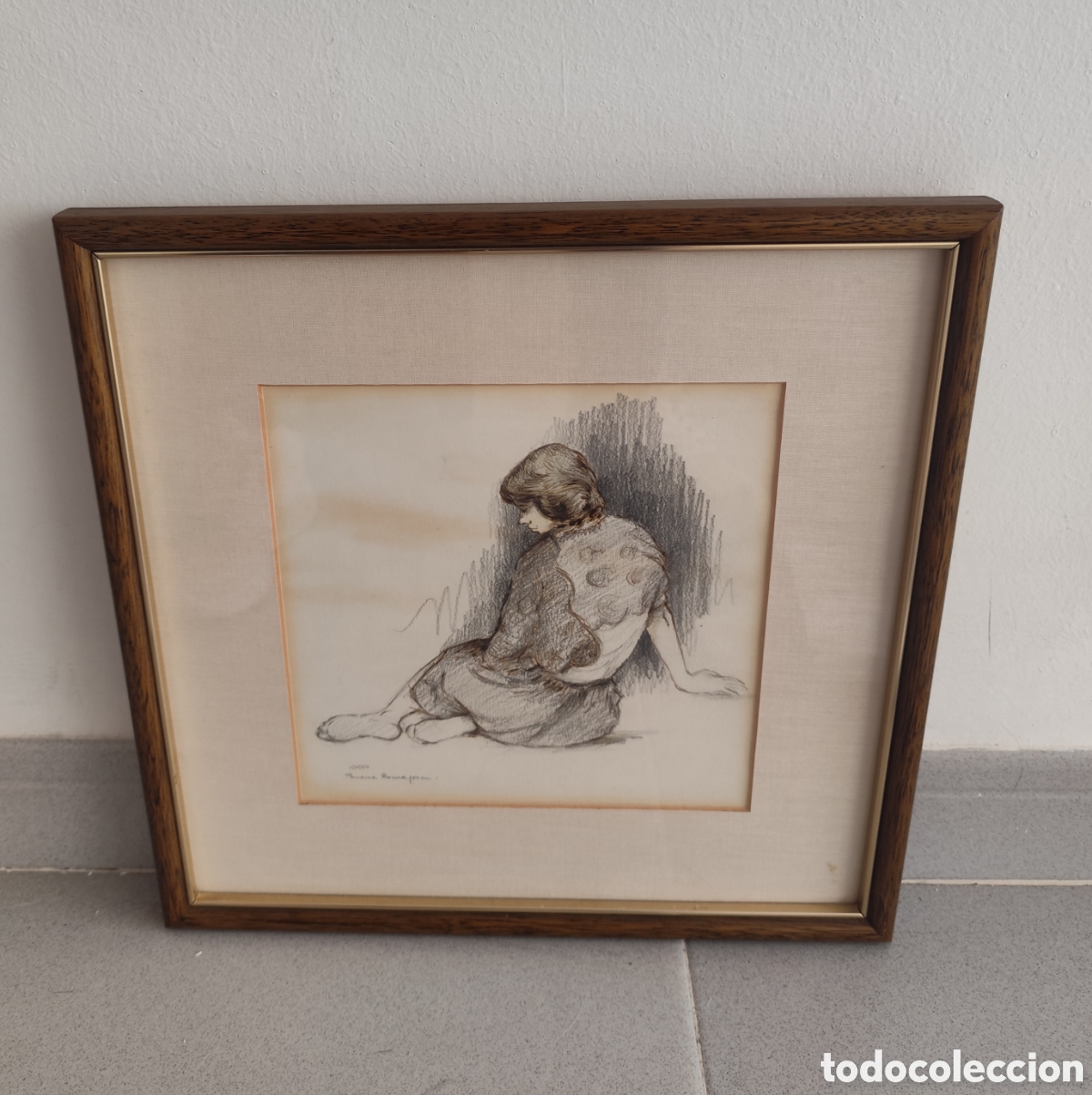 Arte: Dibujo a l&aacute;piz mujer sentada con numeraci&oacute;n y nombre del autor