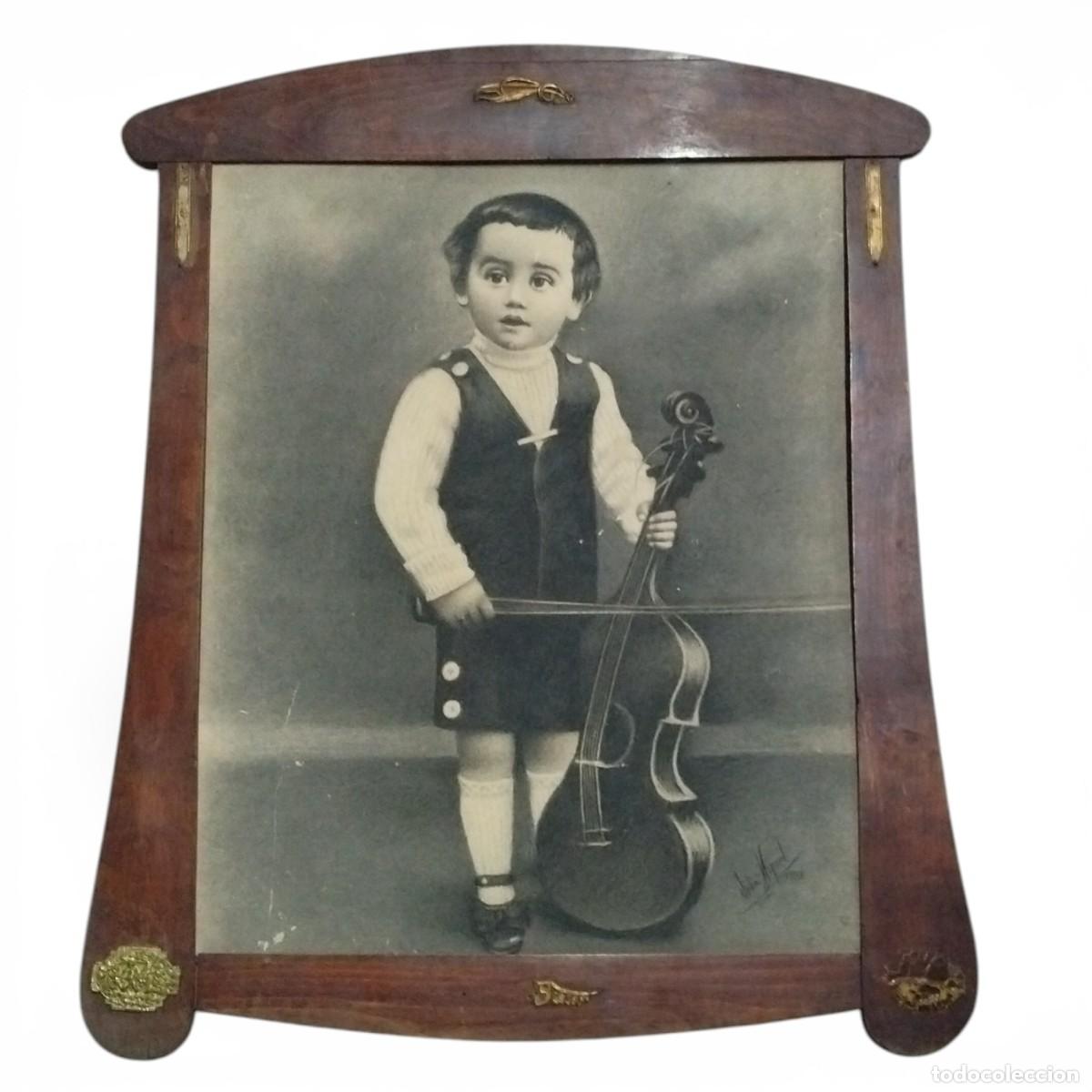 Arte: RETRATO ORIGINAL CARBONCILLO: NI&Ntilde;O CON VIOL&Iacute;N. MARCO MODERNISTA DE GRAN FORMATO. 1918 JULIA MIQUEL
