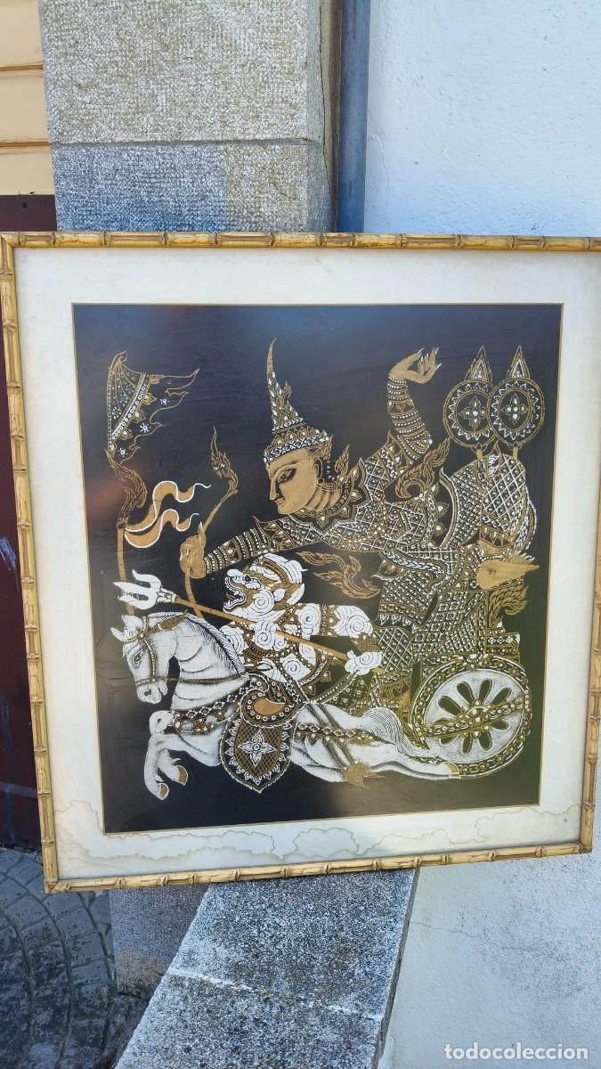 Arte: Frottage tha&iuml;landais sur papier noir 1960 cadr&eacute; bambou