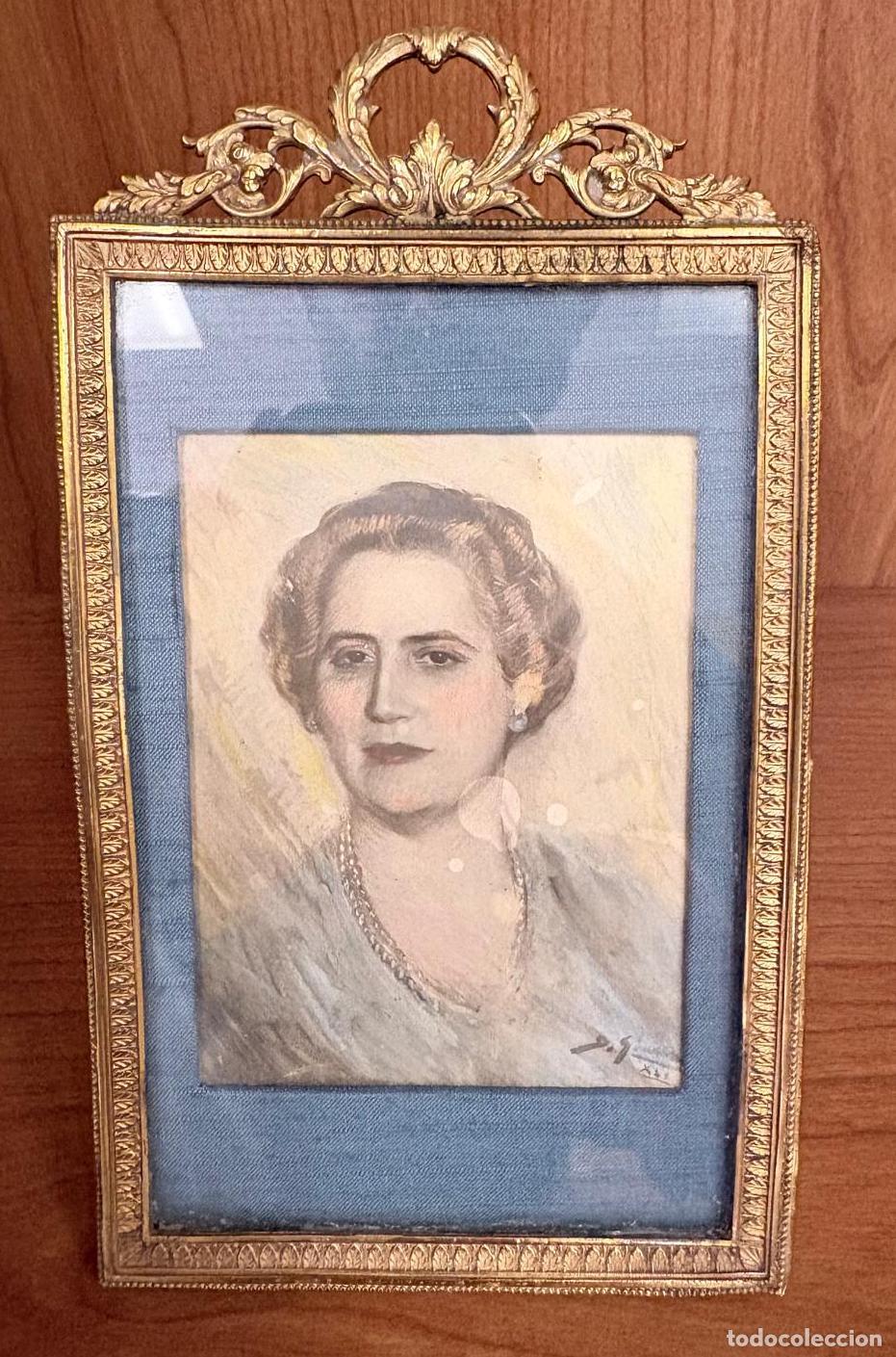 Arte: RETRATO FEMENINO EN GOUACHE CON MARCO DE SOBREMESA MET&Aacute;LICO DORADO. MEDIADOS DEL SIGLO XX