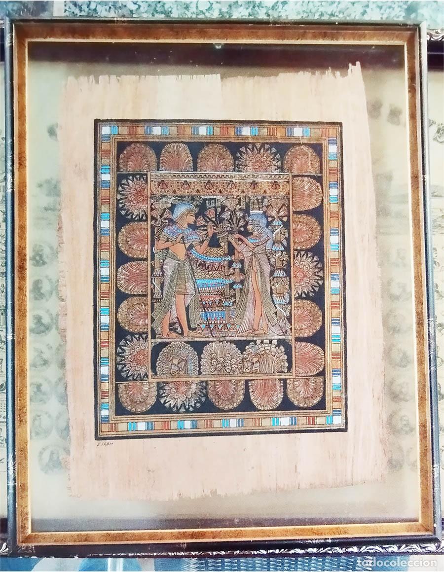 Arte: ANTIGUO CUADRO PAPIRO DORADO Y COLOREADO A MANO MIDE 55/44 CM