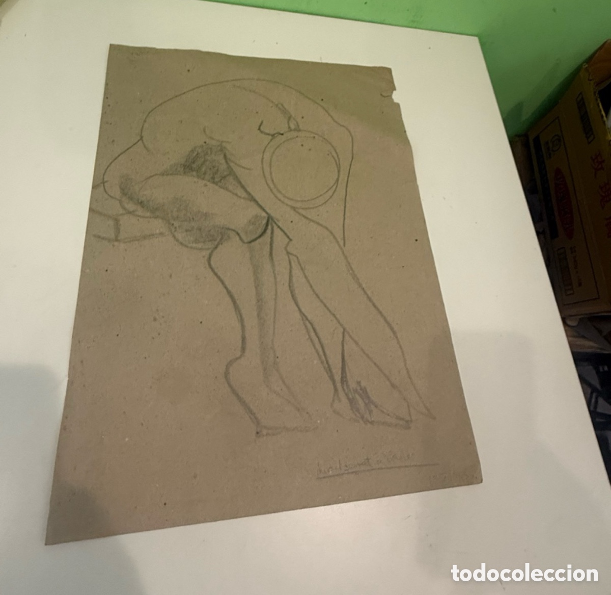 Arte: Dibujo de desnudo femenino sobre papel firmado y dedicado a Carles Prun&eacute;s. 1978. 36 &times; 50 cm