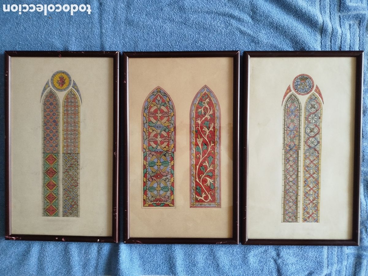 Arte: Tres cuadros antiguos con dibujos pintados a mano con formas de vidrieras.