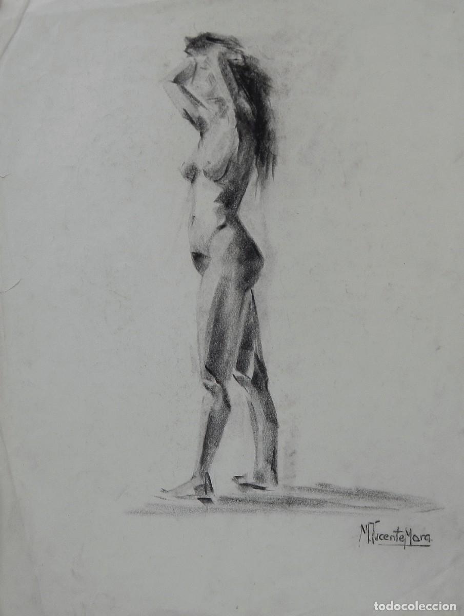 Arte: Manuel Vicente Mora. Carboncillo sobre papel. &rdquo;Desnudo femenino&rdquo;. Firmado a mano. 43x34 cm.
