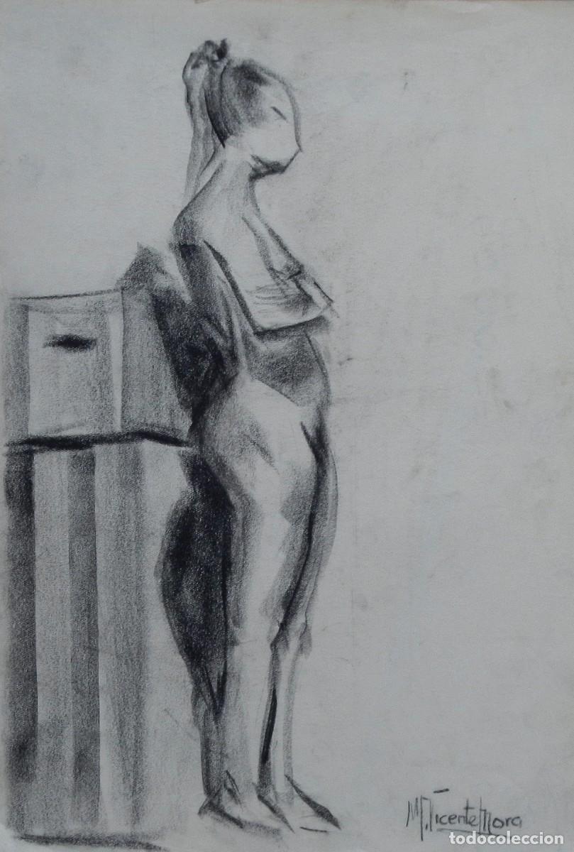 Arte: Manuel Vicente Mora. Carboncillo sobre papel. &rdquo;Desnudo femenino&rdquo;. Firmado a mano. 31x22 cm.