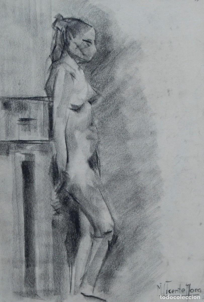 Arte: Manuel Vicente Mora. Carboncillo sobre papel. &rdquo;Desnudo femenino&rdquo;. Firmado a mano. 31x22 cm.