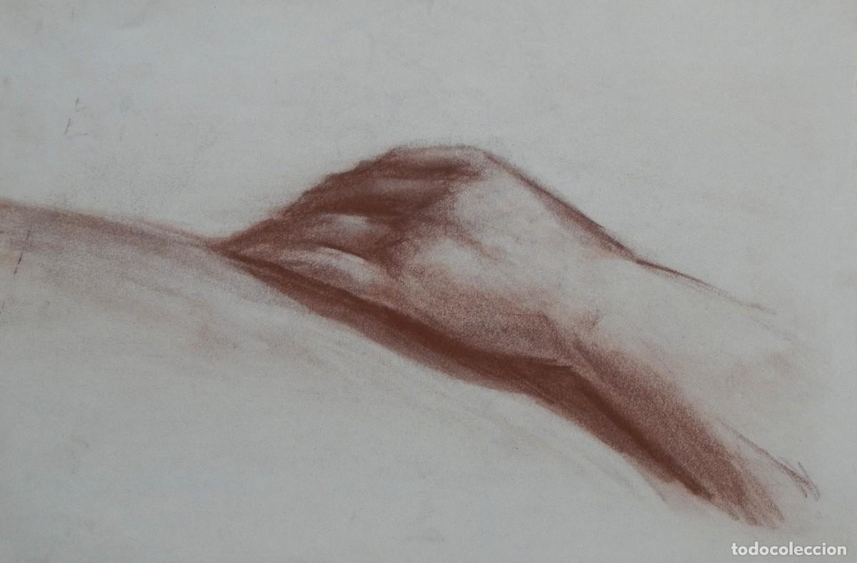 Arte: Manuel Vicente Mora. Carboncillo sobre papel. &rdquo;Una mano&rdquo;. Firmado a mano. 31x22 cm.