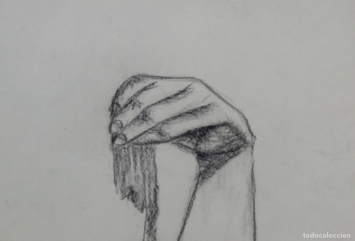 Arte: Manuel Vicente Mora. Carboncillo sobre papel. &rdquo;Una mano&rdquo;. Firmado a mano. 31x22 cm.