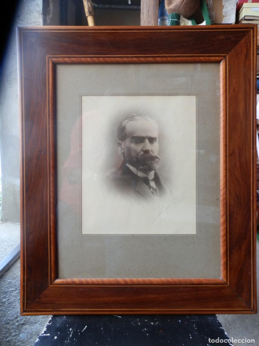 Arte: Marco Isabelino del S XIX madera de jacaranda con ribete de boj, contiene dibujo a carb&oacute;n firmado.
