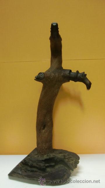Arte: Extra&ntilde;a figura de madera - Foto 2