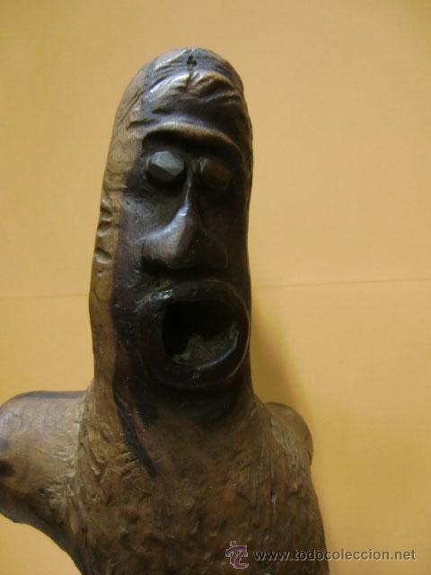 Arte: Extra&ntilde;a figura de madera - Foto 4