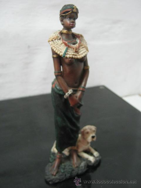 Arte: 21 cm - Bella escultura en resina - Mujer Nativa Africana con su perro - Foto 1 - 38175054