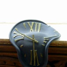 Arte: GRAN RELOJ 30 CM RESINA . LOS RELOJES BLANDOS SALVADOR DALÍ