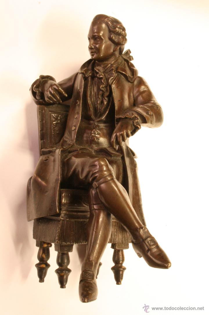 Arte: Caballero sentado. Noble bronce. - Foto 9