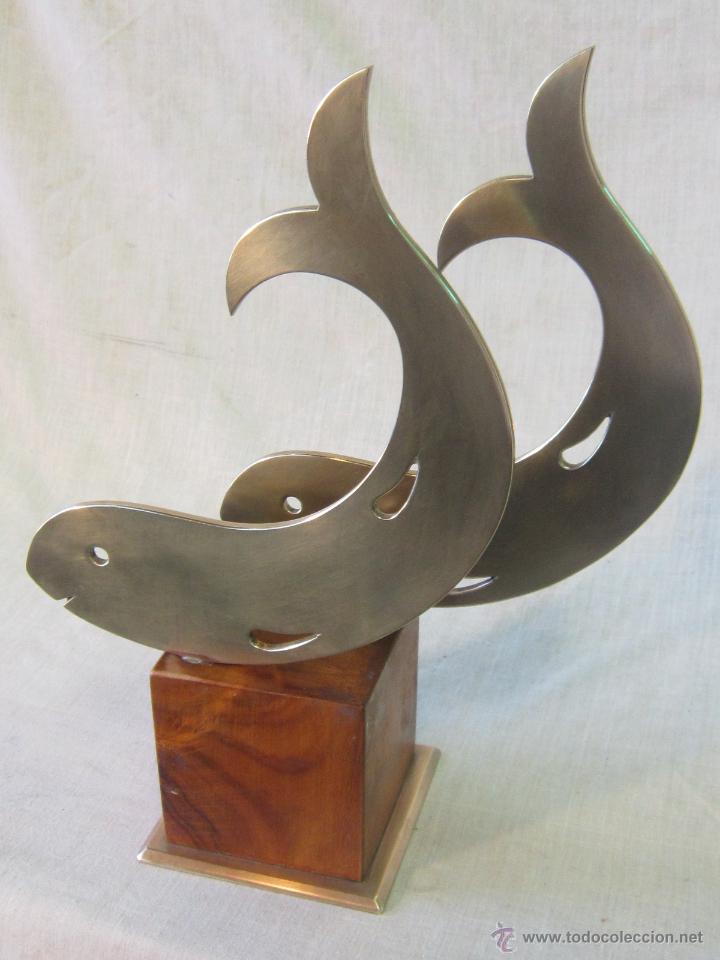 Arte: FIGURA DE PECES EN BRONCE Y MADERA - Foto 1