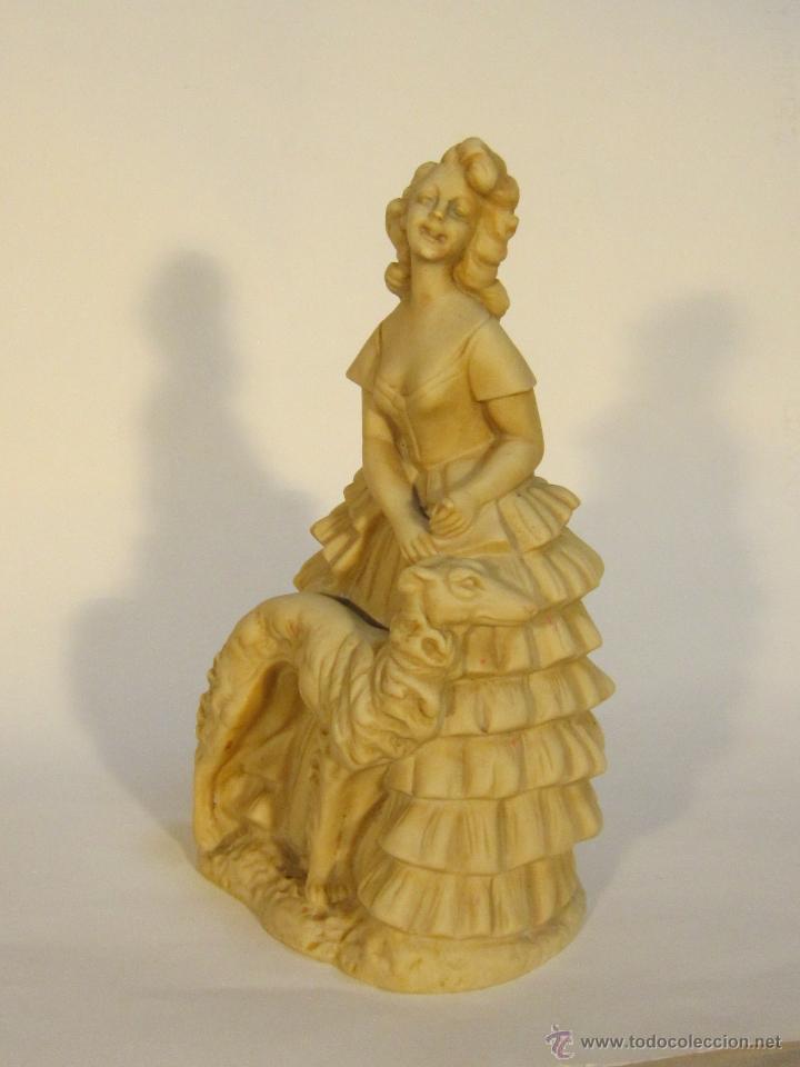 Arte: FIGURA DE DAMA CON PERRO EN RESINA - Foto 5