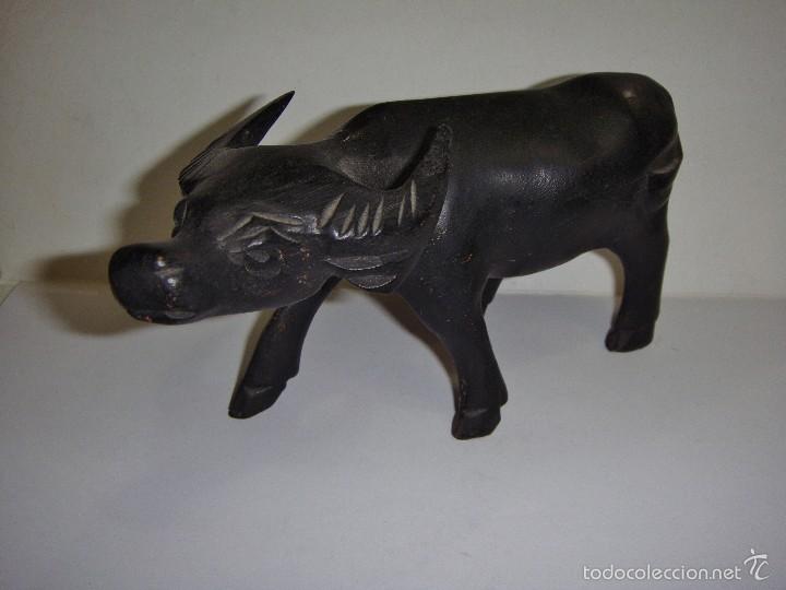Arte: Antiguo Buey. Tallado en madera. - Foto 2