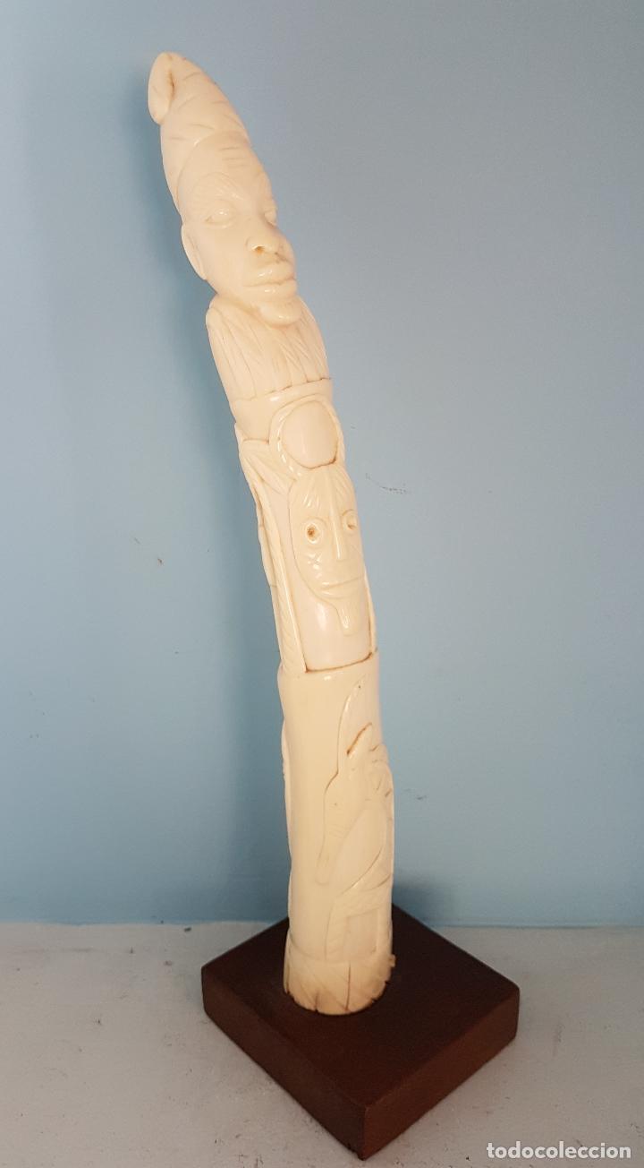 Arte: Talla antigua de africana nativa en marfil tallado a mano y peana de madera , ( 38,5 CM DE ALTO ) . - Foto 6 - 85336980