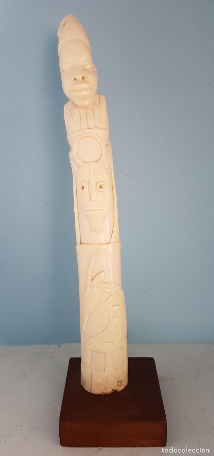 Arte: Talla antigua de africana nativa en marfil tallado a mano y peana de madera , ( 38,5 CM DE ALTO ) . - Foto 7 - 85336980