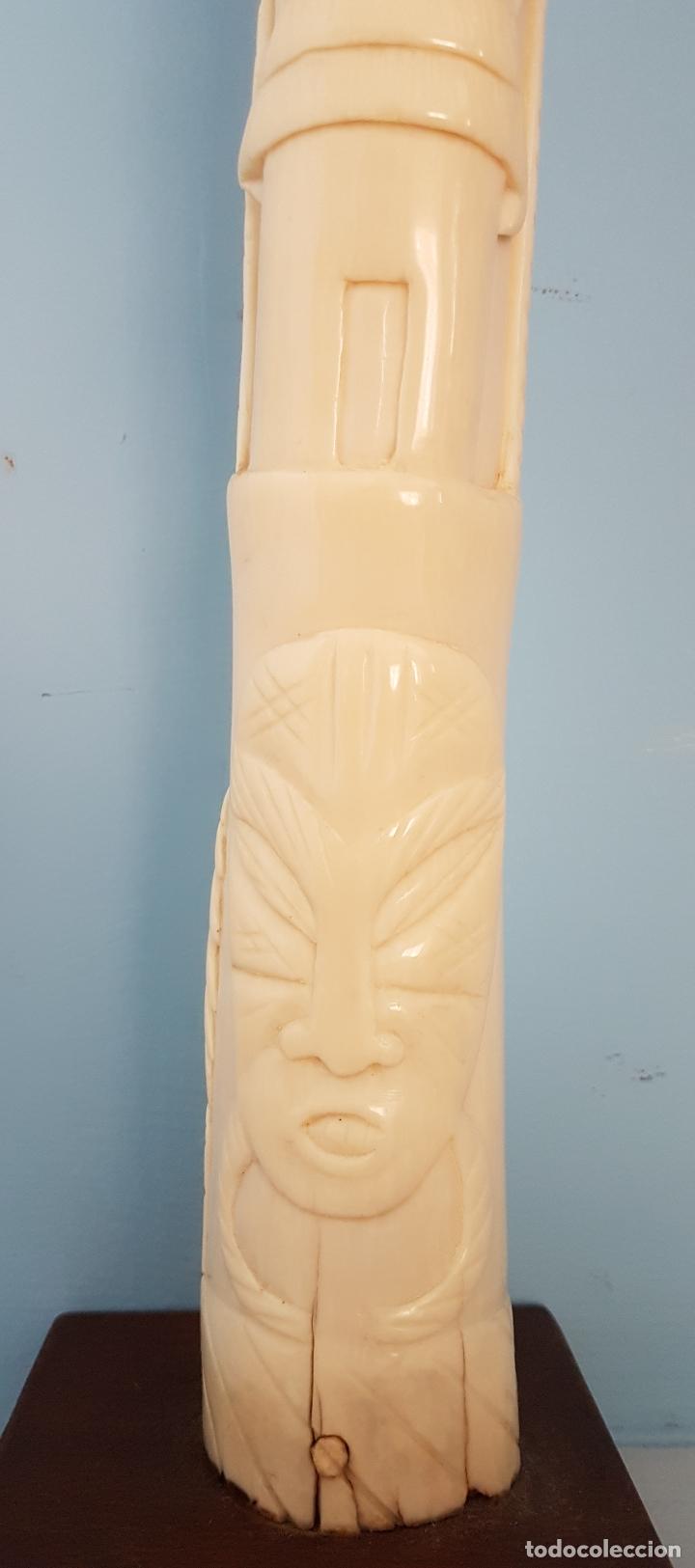 Arte: Talla antigua de africana nativa en marfil tallado a mano y peana de madera , ( 38,5 CM DE ALTO ) . - Foto 13 - 85336980