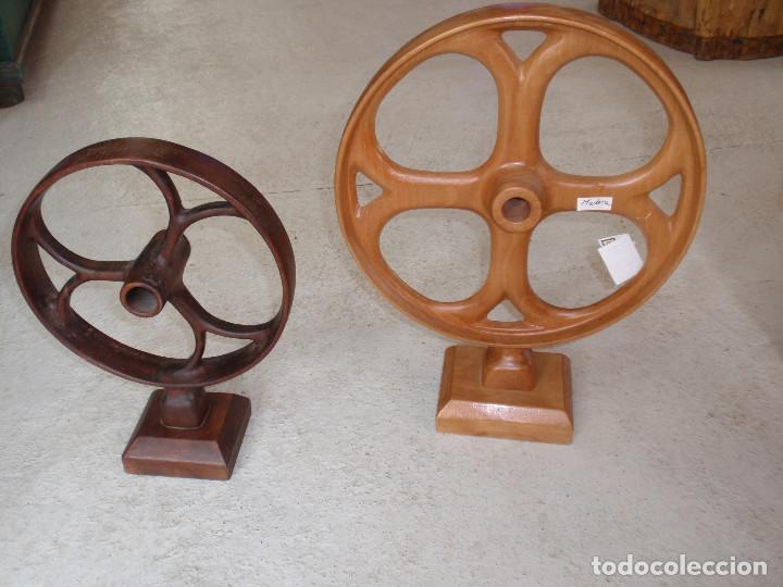 Arte: Rueda de madera de una pieza. - Foto 1
