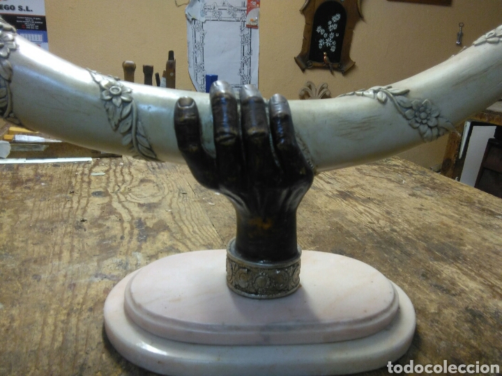 Arte: Cuerno tallado de madera y mano de madera - Foto 2