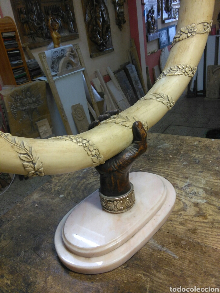 Arte: Cuerno tallado de madera y mano de madera - Foto 3