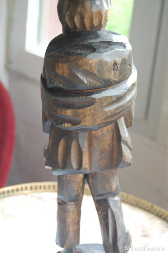 Arte: Mendigo portando bolsas. - Foto 6