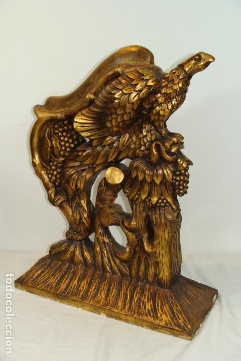 Arte: &Aacute;guila tallada sobre madera - Foto 1
