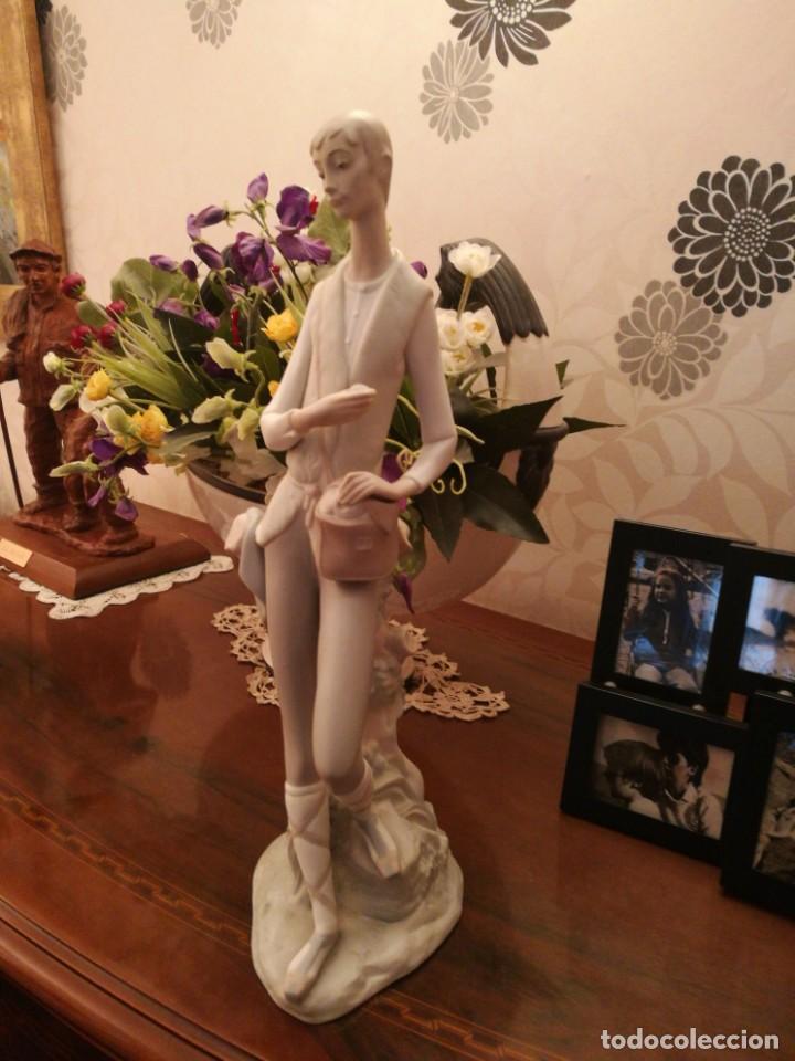 Arte: LLADRO. Figura de Cartero - Foto 1