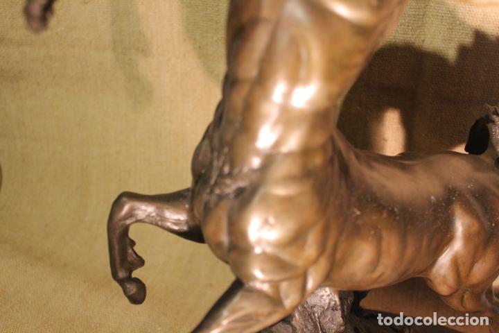 Arte: centauro con escudo y espada - Foto 12