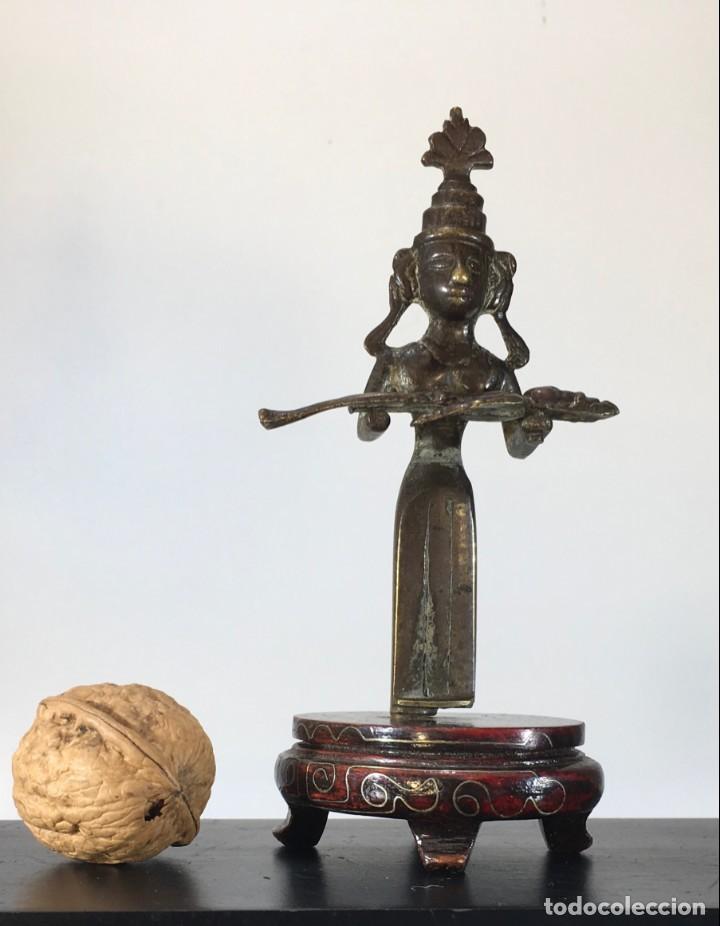 Arte: Estatuilla de Parvati en bronce - Foto 1