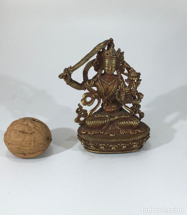 Arte: Representaci&oacute;n en bronce de Manjushri - Foto 1