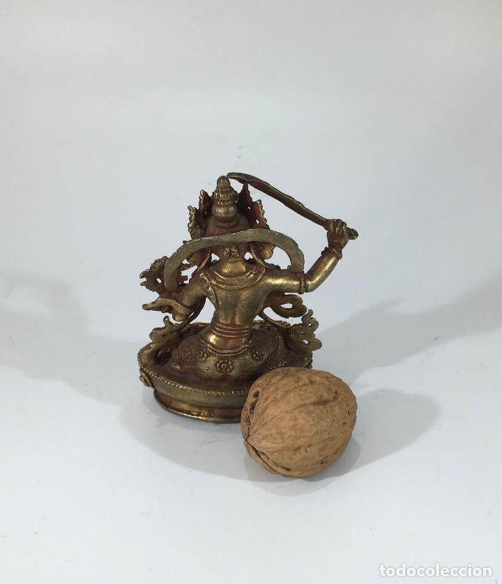 Arte: Representaci&oacute;n en bronce de Manjushri - Foto 3
