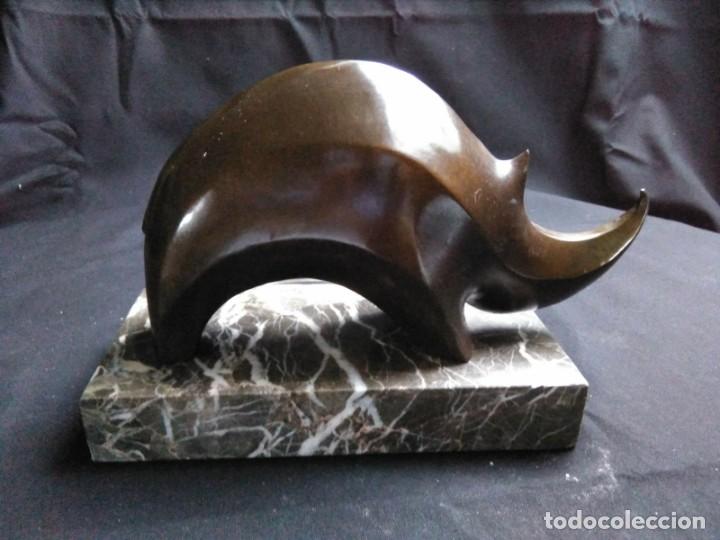 Arte: Rinoceronte de bronce - Foto 1