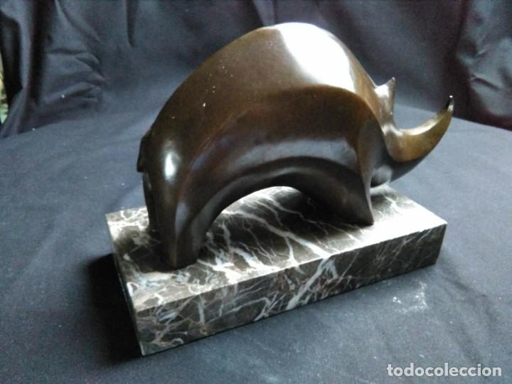 Arte: Rinoceronte de bronce - Foto 2