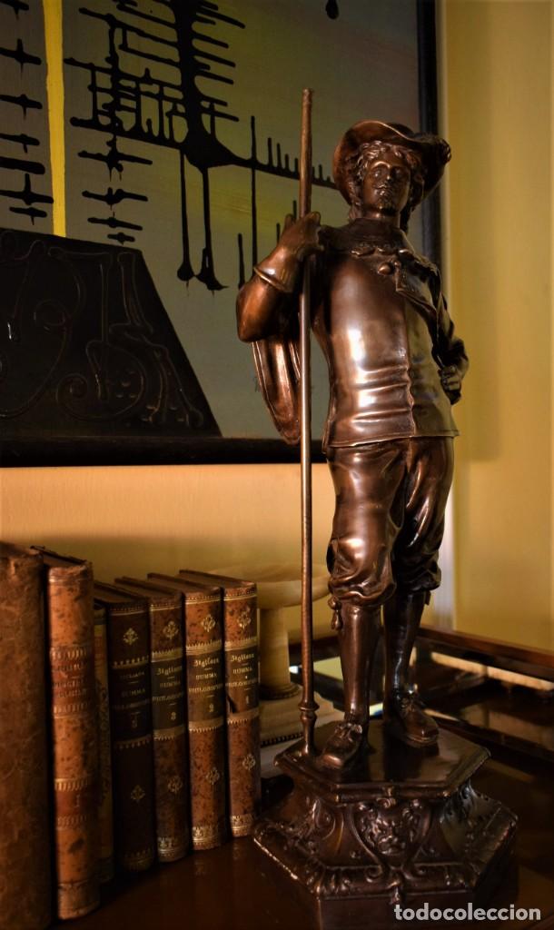 Arte: Mosquetero en bronce, s. XIX - Foto 1