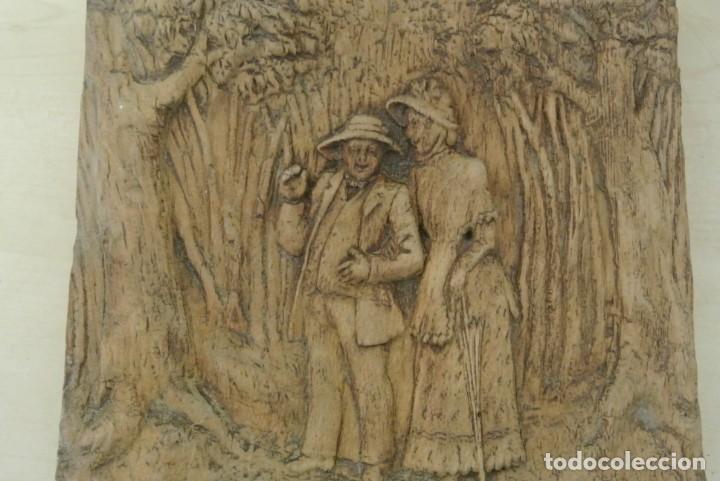 Arte: TABLA TALLADA PAREJA PASEANDO - Foto 4