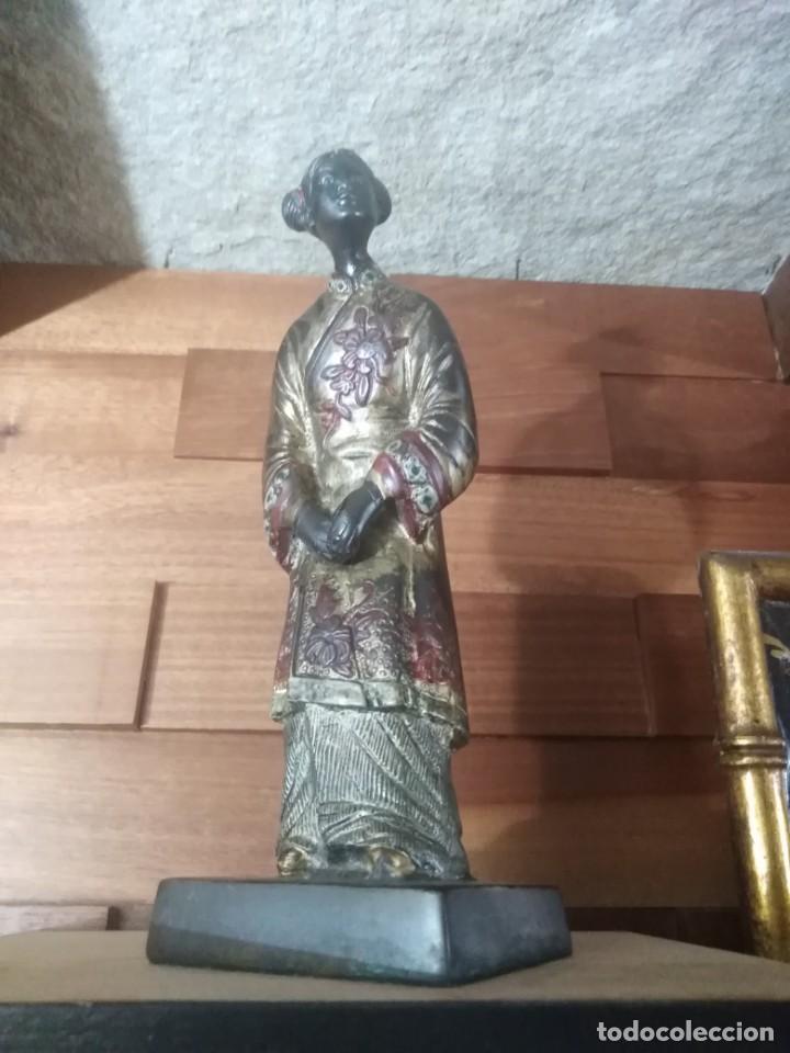 Arte: Geisha de bronce policromada. - Foto 3
