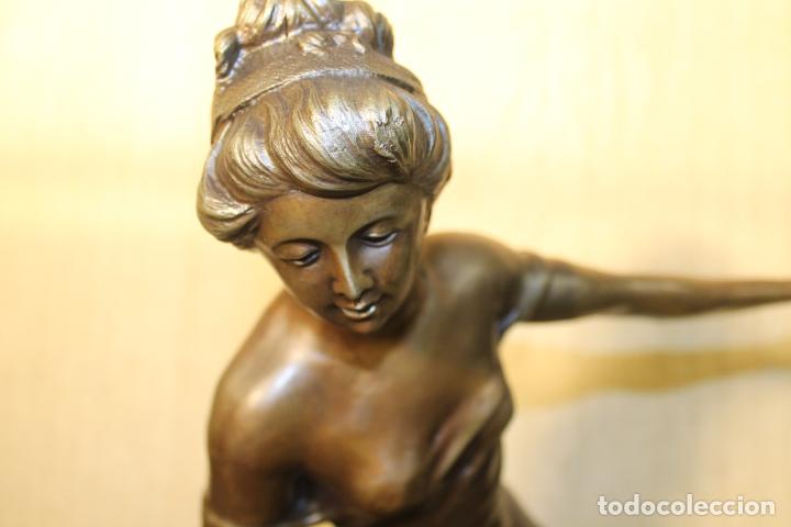 Arte: se&ntilde;ora con fuente de bronce - Foto 7