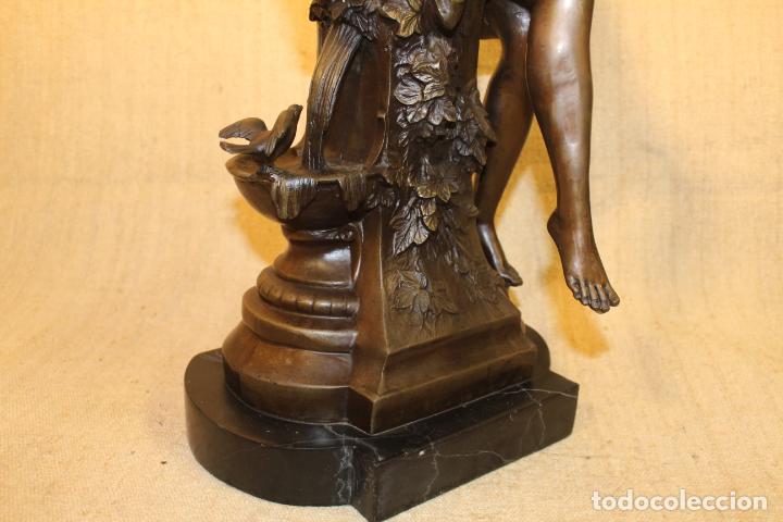 Arte: se&ntilde;ora con fuente de bronce - Foto 10