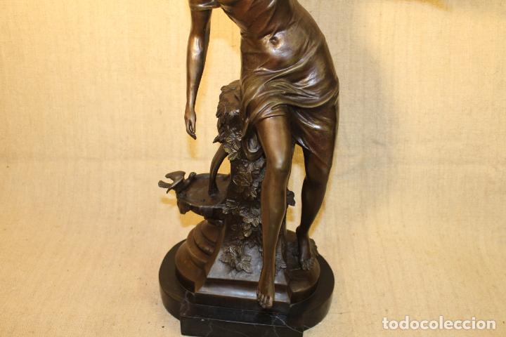 Arte: se&ntilde;ora con fuente de bronce - Foto 13