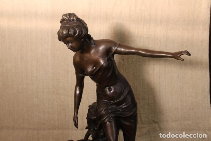 Arte: se&ntilde;ora con fuente de bronce - Foto 14